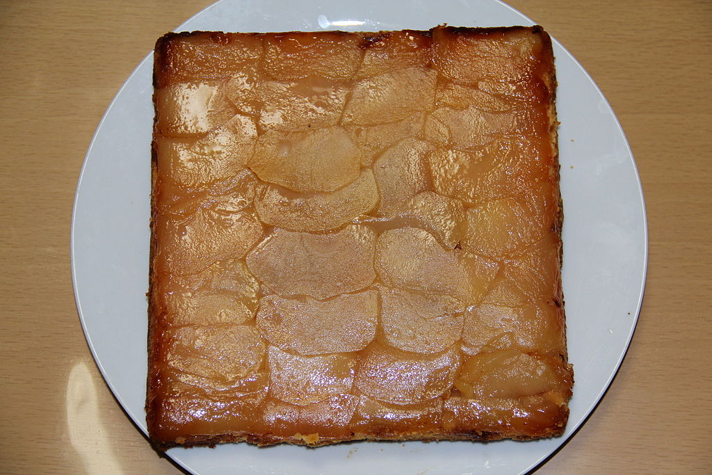 Apple_juicy_cake_(1)